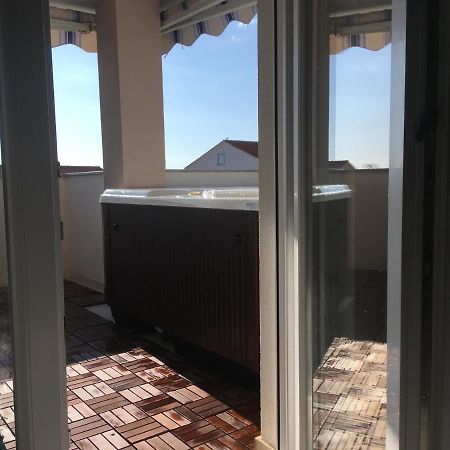 Apartment Electro With Jacuzzi Novalja Buitenkant foto