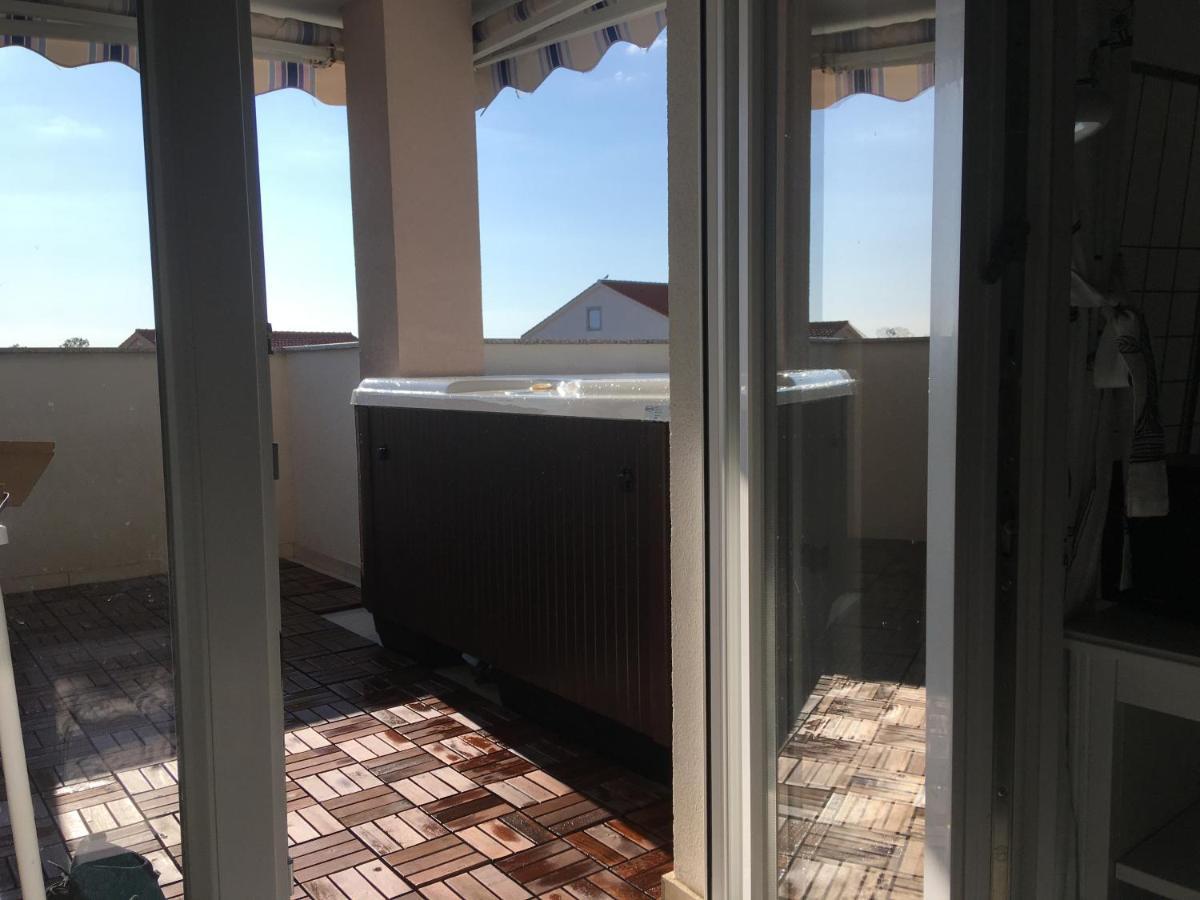 Apartment Electro With Jacuzzi Novalja Buitenkant foto